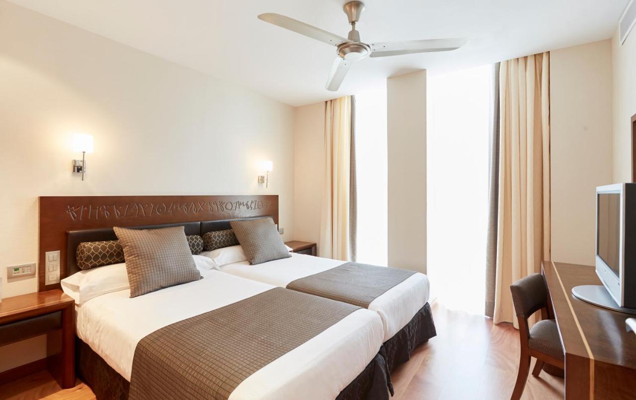 Insotel Fenicia Prestige Suites & Spa Santa Eularia des Riu Exteriör bild