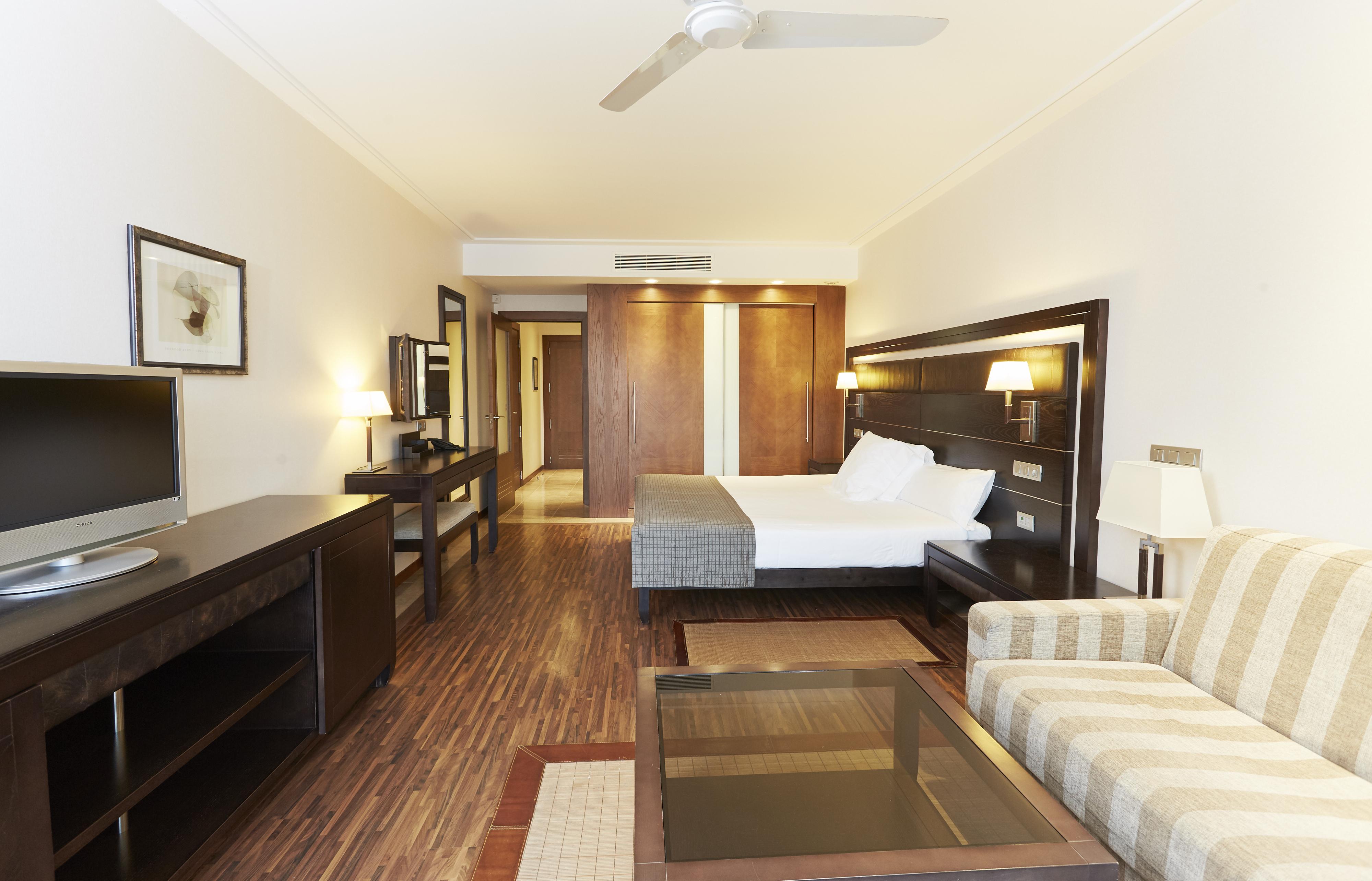 Insotel Fenicia Prestige Suites & Spa Santa Eularia des Riu Exteriör bild