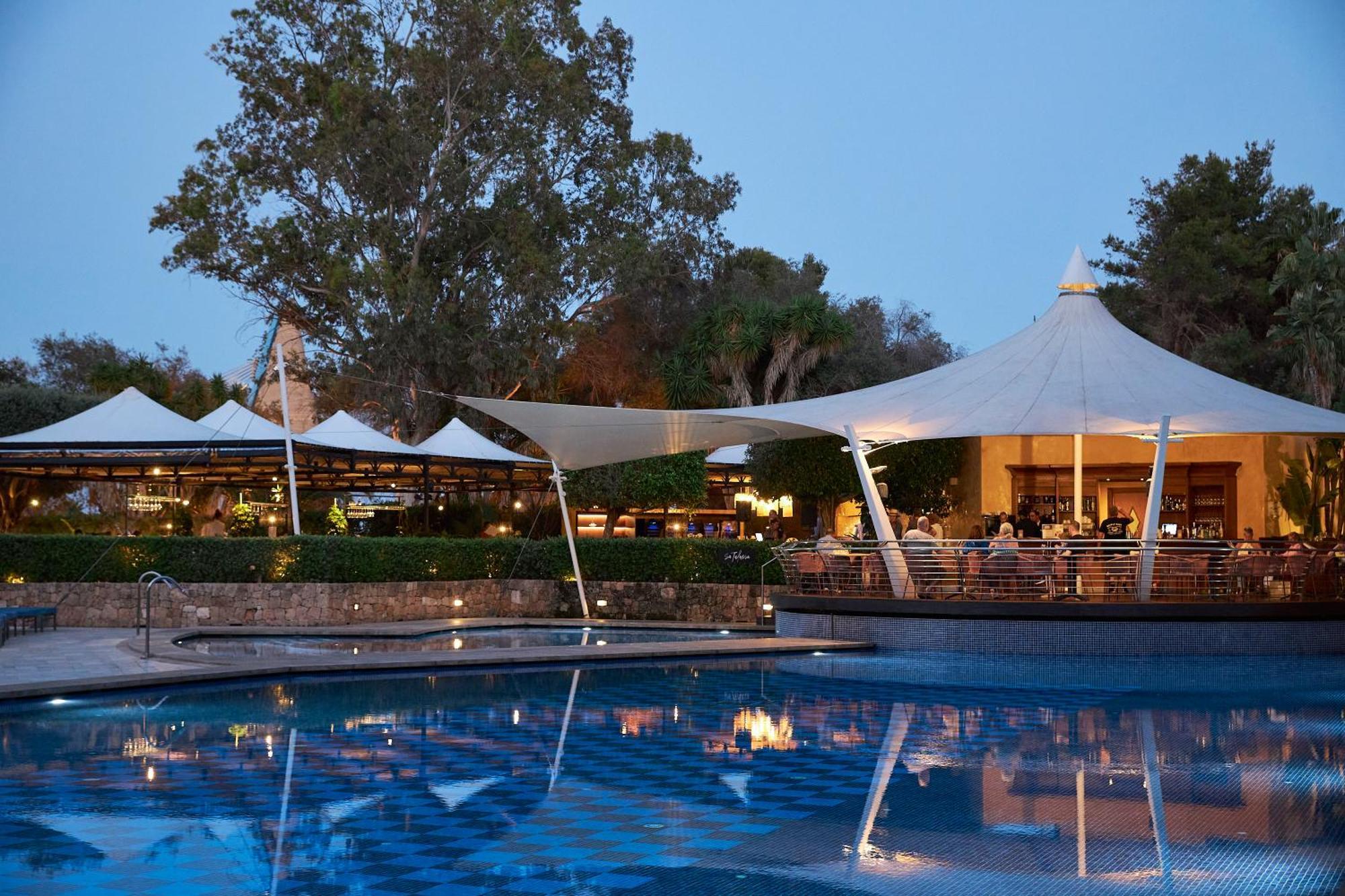 Insotel Fenicia Prestige Suites & Spa Santa Eularia des Riu Exteriör bild