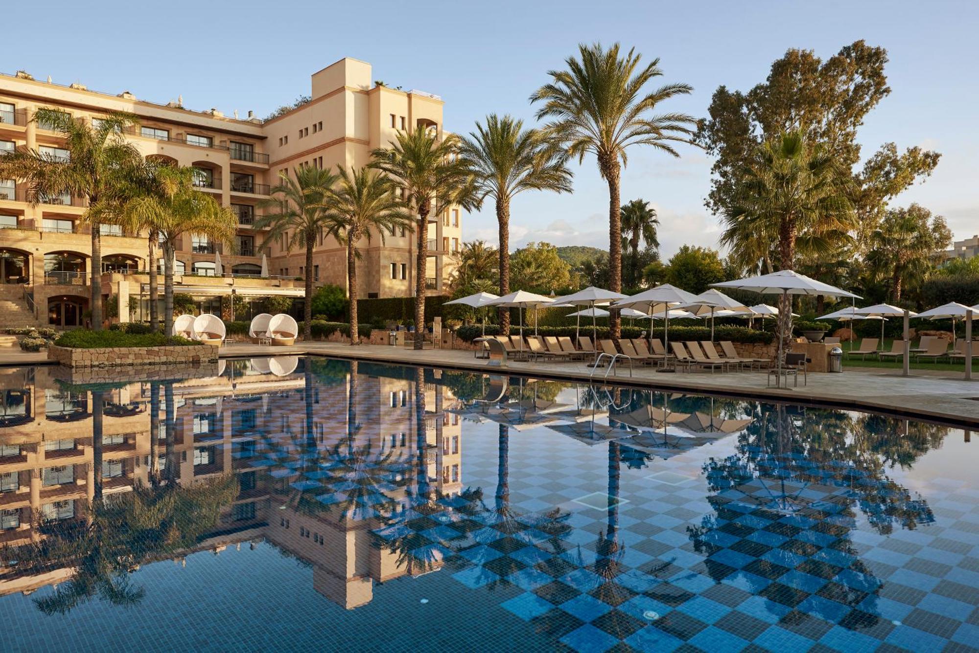 Insotel Fenicia Prestige Suites & Spa Santa Eularia des Riu Exteriör bild