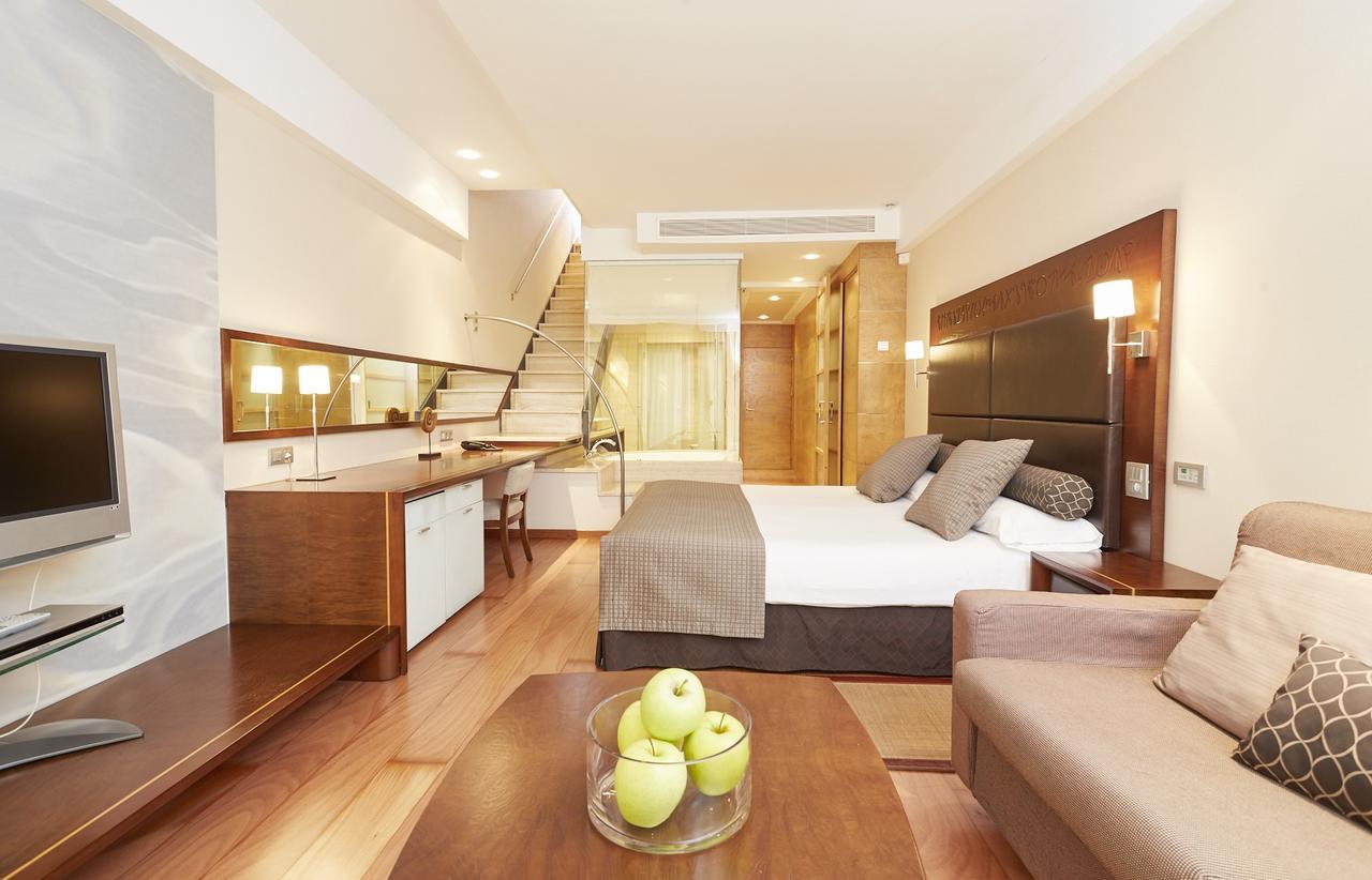 Insotel Fenicia Prestige Suites & Spa Santa Eularia des Riu Exteriör bild