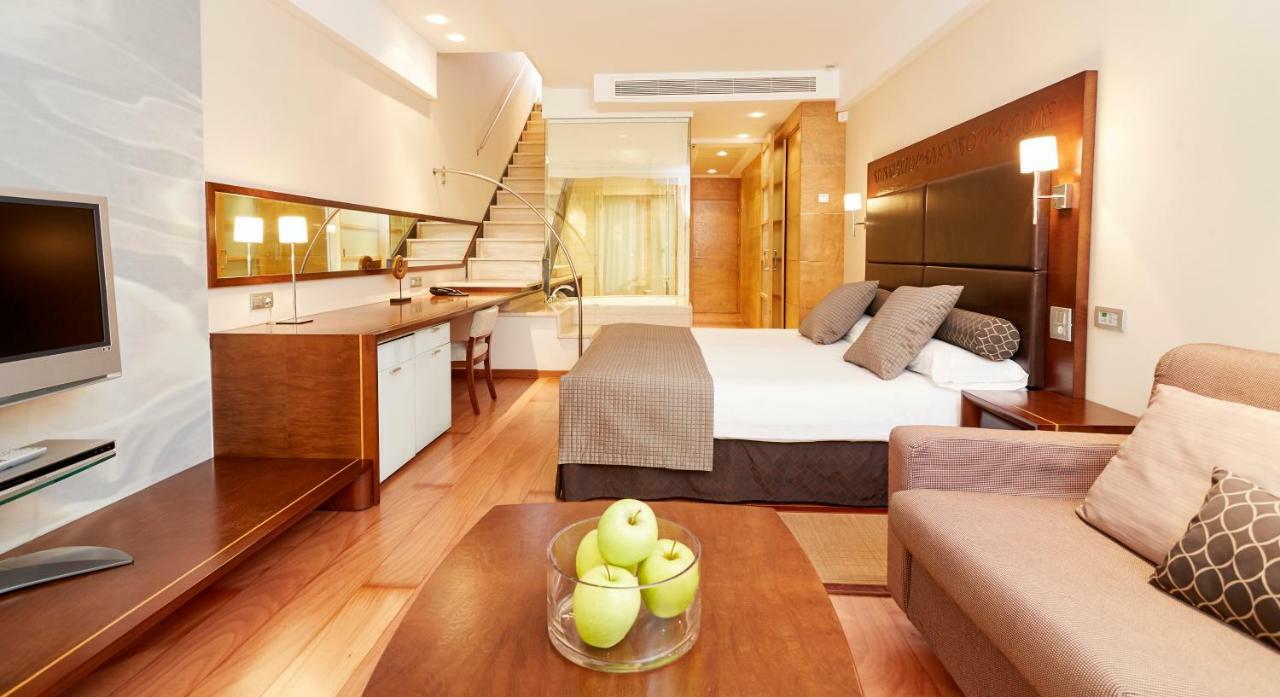 Insotel Fenicia Prestige Suites & Spa Santa Eularia des Riu Exteriör bild